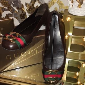 GUCCI flats w/original gold emblem